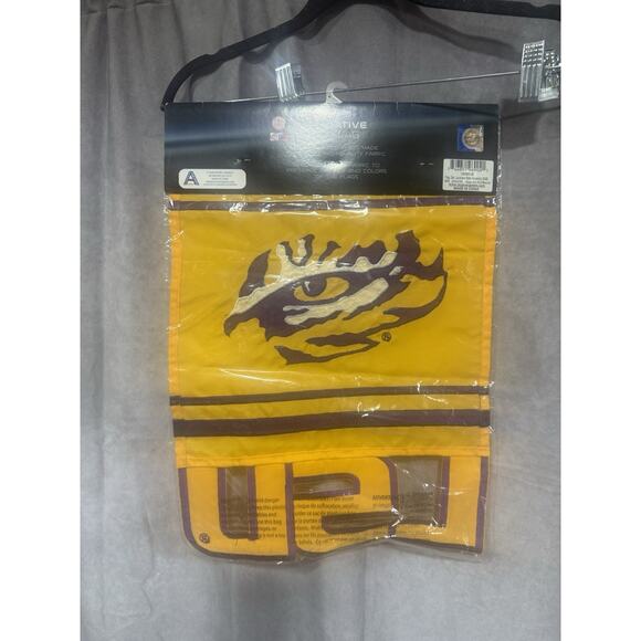 LSU TIGERS GARDEN FLAG BRANd NEW 12.5X18 NCAA - Picture 2 of 2